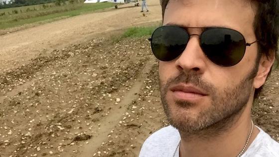 Estudió unos semestres de Administración de empresas en la Universidad Javeriana de Cali pero desistió al descubrir su vocación actoral. Estudió unos semestres de Administración de empresas en la Universidad Javeriana de Cali pero desistió al descubrir su vocación actoral.