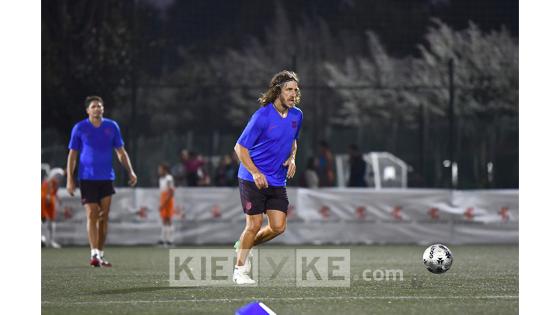 Entrenamiento de las leyendas del Barcelona previó al compromiso con las leyendas de la Selección Colombia.