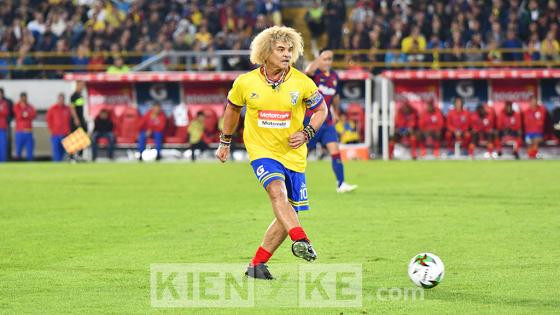 Así se vivió el partido entre las leyendas de Colombia y Barcelona en Bogotá.