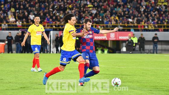 Así se vivió el partido entre las leyendas de Colombia y Barcelona en Bogotá.