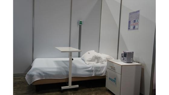 La operación asistencial del Centro Hospitalario Transitorio, está soportada con un apoyo administrativo que brinda servicios de alimentación, lavandería, suministro de frazadas, aseo y desinfección de espacios, almacén, farmacia, seguridad privada, para brindar la mejor atención a los pacientes.