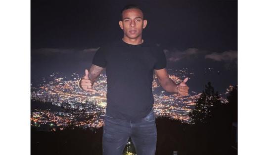 El jugador de fútbol no podrá salir de Argentina por lo menos en 30 días luego de conocerse que quería regresar a Colombia en un vuelo humanitario. El jugador de fútbol no podrá salir de Argentina por lo menos en 30 días luego de conocerse que quería regresar a Colombia en un vuelo humanitario.
