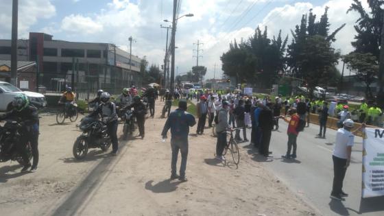 Calle 13 colapsada por protestas contra el bicicarril