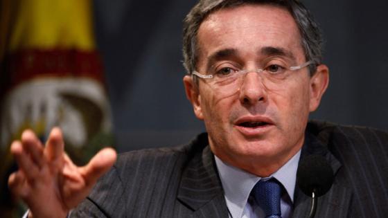 Álvaro Uribe propone subir impuestos a personas de ingresos altos