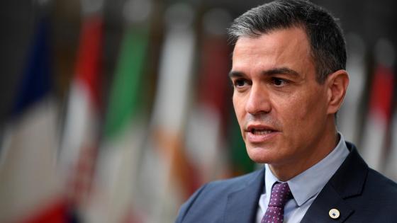 Pedro Sánchez sin mascarilla