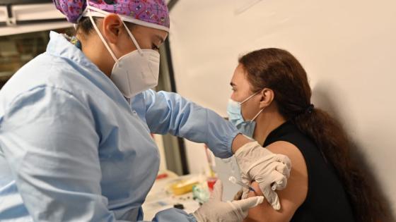 Bogotá suspende aplicación de vacuna Pfizer para primera dosis