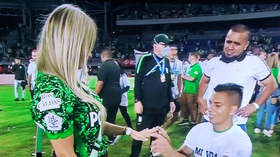 Propuesta de matrimonio de Alex Castro en celebración de título de Nacional
