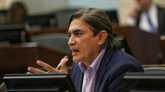 En vivo: Gustavo Bolívar habla sobre la reforma tributaria