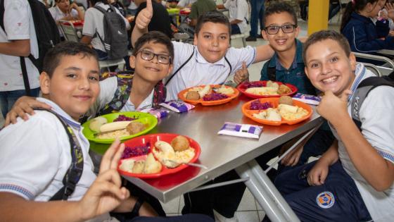 niños PAE Medellín noticias que comen los niños 