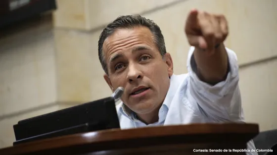 Alexander López deja la dirección del Polo Democrático