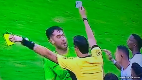 Juez sacó tarjeta blanca en el partido Millonarios vs. Boyacá Chicó