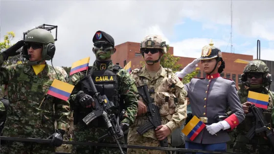militares y policías militares y policías