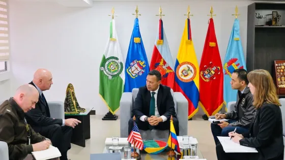 Ministro de defensa Pedro Sanchez y Encargado de Negocios John McNamara de Estados Unidos en Colombia.