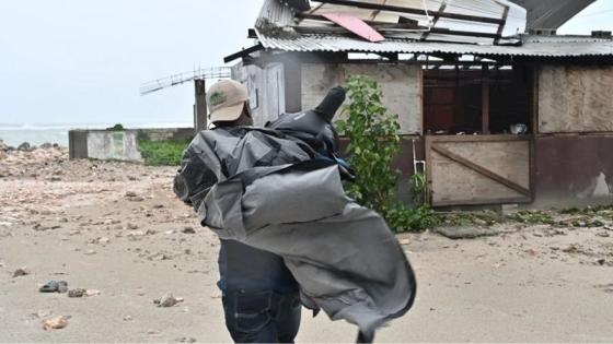 Golpea Jamaica con vientos de 280 km/h, lluvias torrenciales y marejadas.