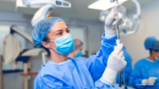 La Fiscalía imputó cargos a dos mujeres que practicaban lipólisis láser ilegal en Medellín. 