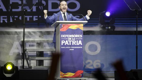 El precandidato a la presidencia de Colombia, Abelardo De La Espriella, habla durante la Gran Convención de Defensores de la Patria este lunes, en Bogotá