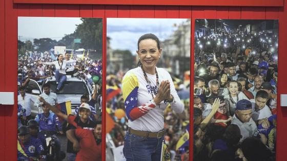 Vista de varias fotografías en una exposición en Oslo, Noruega, que documenta el activismo político de la opositora venezolana María Corina Machado y el éxodo de millones de sus compatriotas por la situación política del país, este martes. El Centro del Nobel de la Paz inaugura esta semana esta muestra, coincidiendo con la entrega del premio Nobel de la Paz a Machado. 
