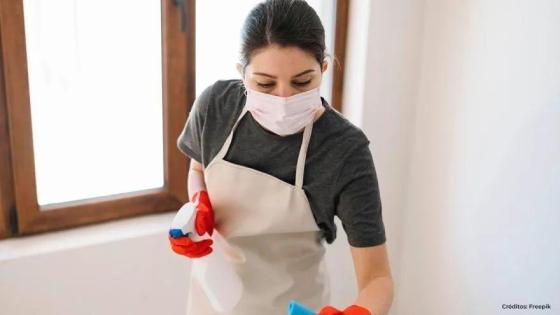 Con el salario mínimo de 2026 definido, conoce cuánto debe pagar a una empleada doméstica.