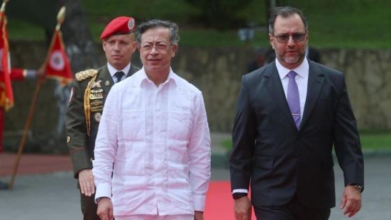 Familiares piden a Petro interceder por 16 colombianos detenidos en Venezuela 